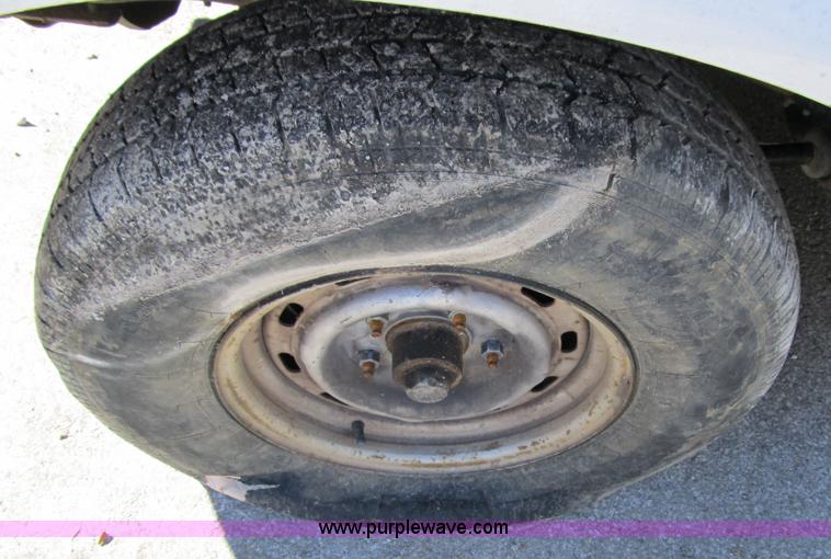 image for item 3655 1995 Ford F150 XL pickup truck