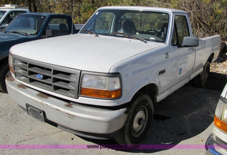 image for item 3656 1996 Ford F150 pickup truck