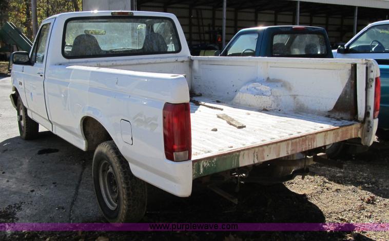 image for item 3656 1996 Ford F150 pickup truck