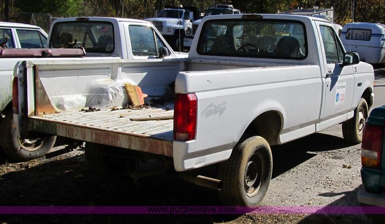 image for item 3656 1996 Ford F150 pickup truck