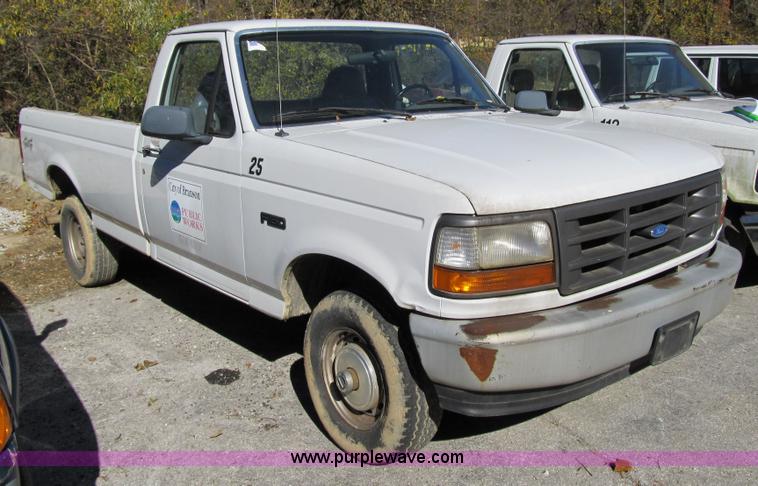 image for item 3656 1996 Ford F150 pickup truck