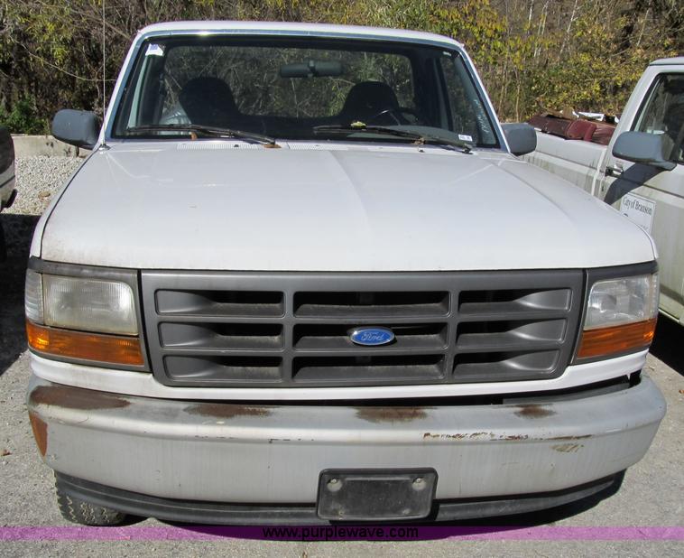 image for item 3656 1996 Ford F150 pickup truck