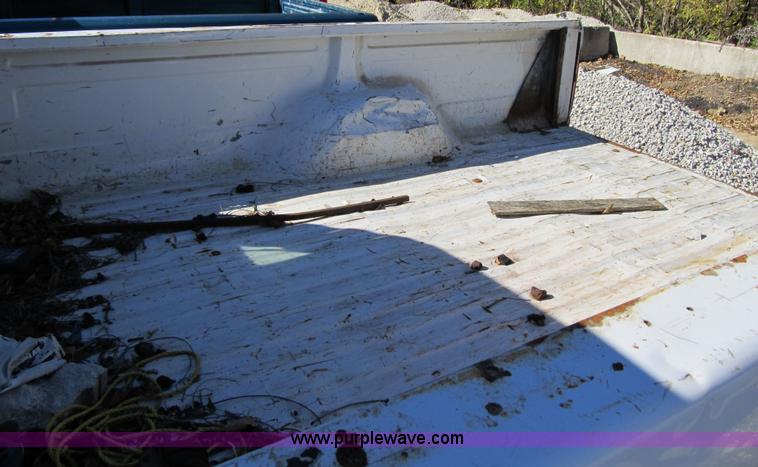 image for item 3656 1996 Ford F150 pickup truck