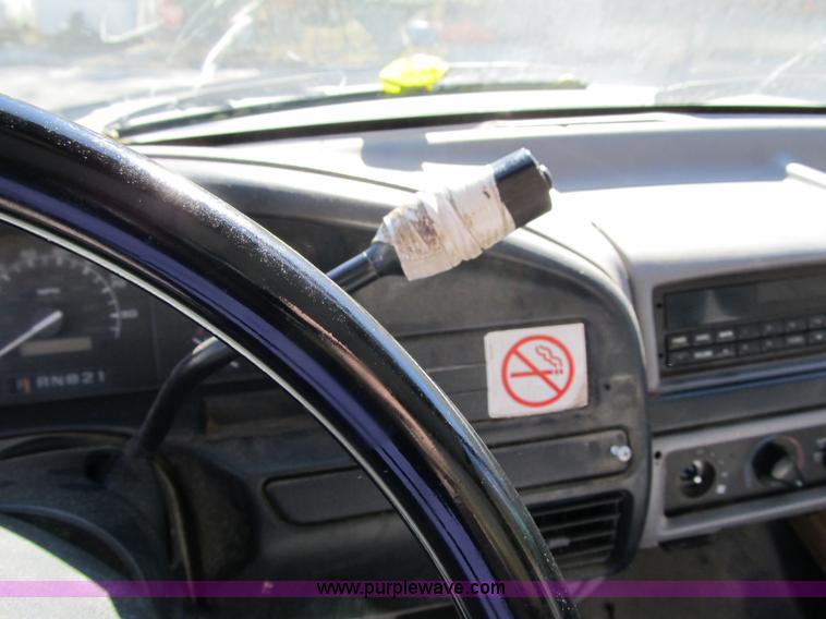 image for item 3656 1996 Ford F150 pickup truck