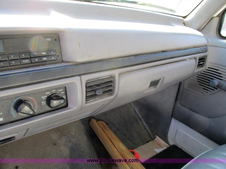 image for item 3656 1996 Ford F150 pickup truck