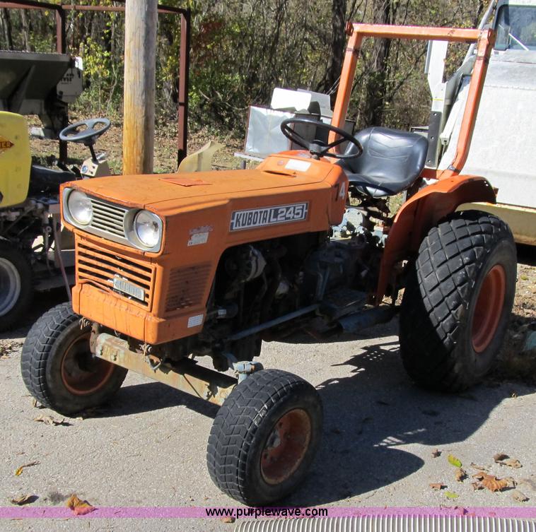 image for item 3658 1982 Kubota tractor