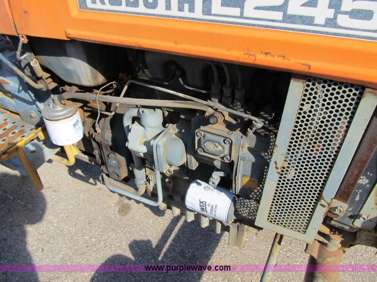 image for item 3658 1982 Kubota tractor