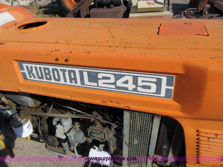image for item 3658 1982 Kubota tractor