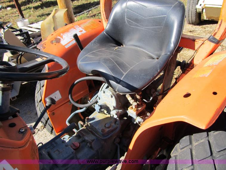 image for item 3658 1982 Kubota tractor