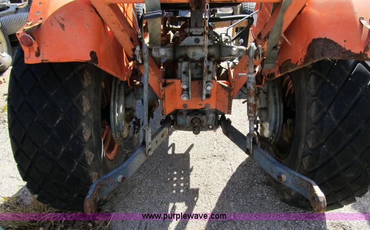 image for item 3658 1982 Kubota tractor