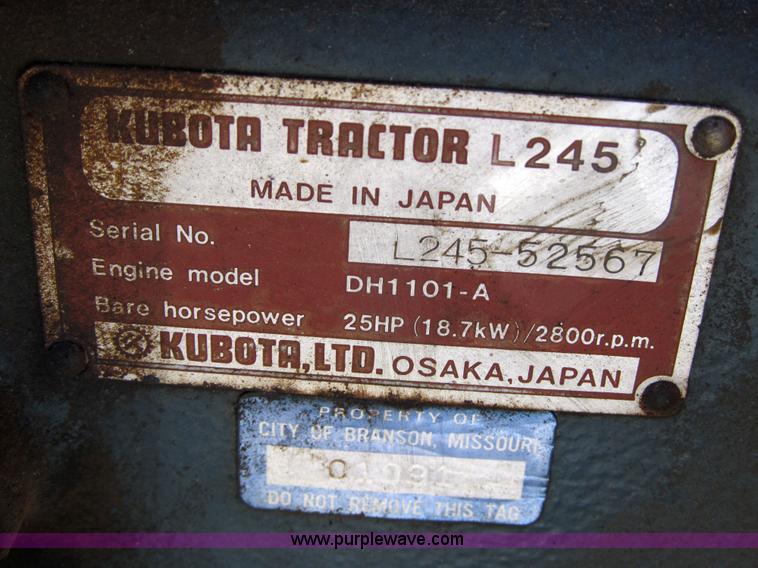 image for item 3658 1982 Kubota tractor