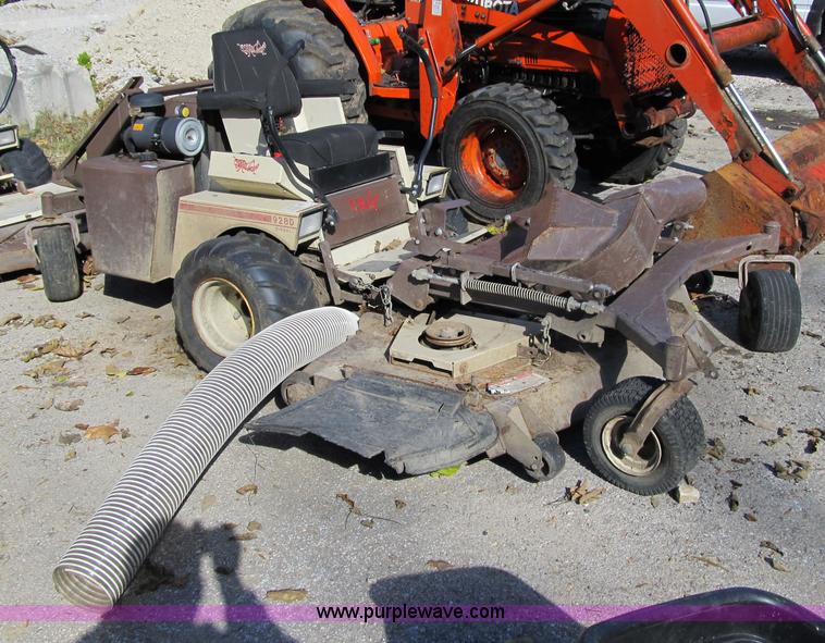 image for item 3659 2003 Grasshopper 928D mower