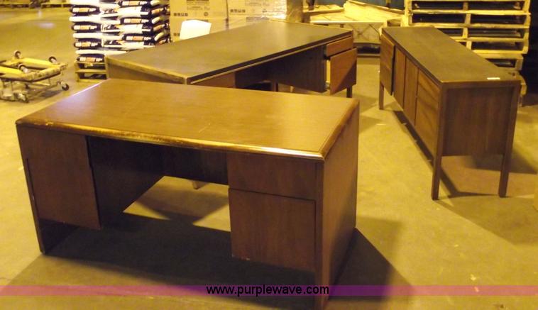 Assorted office furniture in Des Moines, IA | Item 5499 sold | Purple Wave