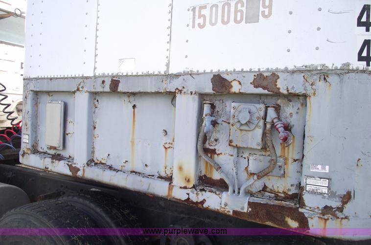 image for item 5507 1986 Fruehauf 48' van trailer