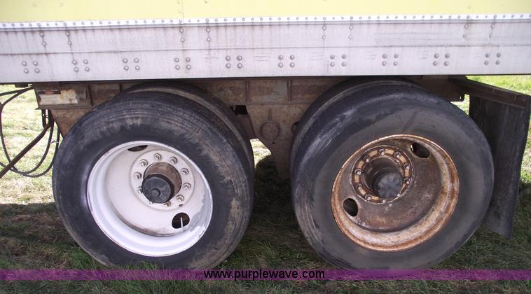 image for item 5507 1986 Fruehauf 48' van trailer