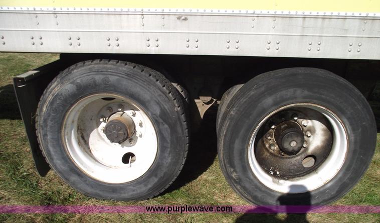 image for item 5507 1986 Fruehauf 48' van trailer