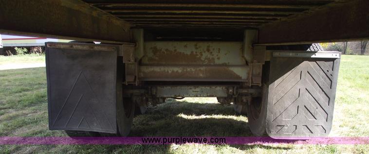 image for item 5507 1986 Fruehauf 48' van trailer
