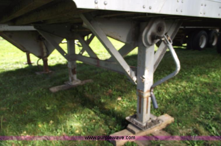 image for item 5508 1987 Fruehauf 48' van trailer