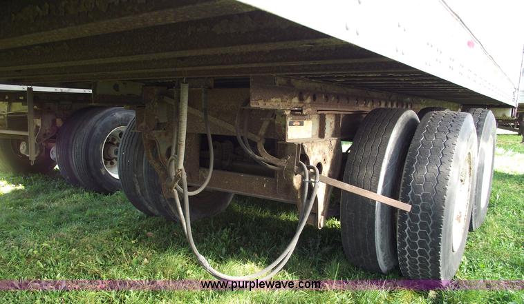 image for item 5508 1987 Fruehauf 48' van trailer