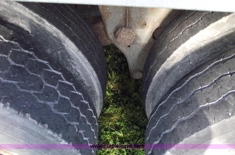 image for item 5508 1987 Fruehauf 48' van trailer