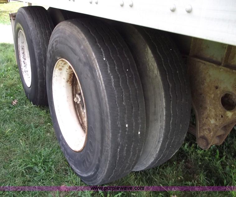 image for item 5508 1987 Fruehauf 48' van trailer