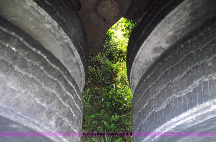 image for item 5508 1987 Fruehauf 48' van trailer