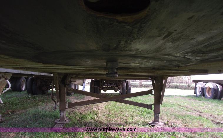 image for item 5509 1990 Utility VS24 48' van trailer