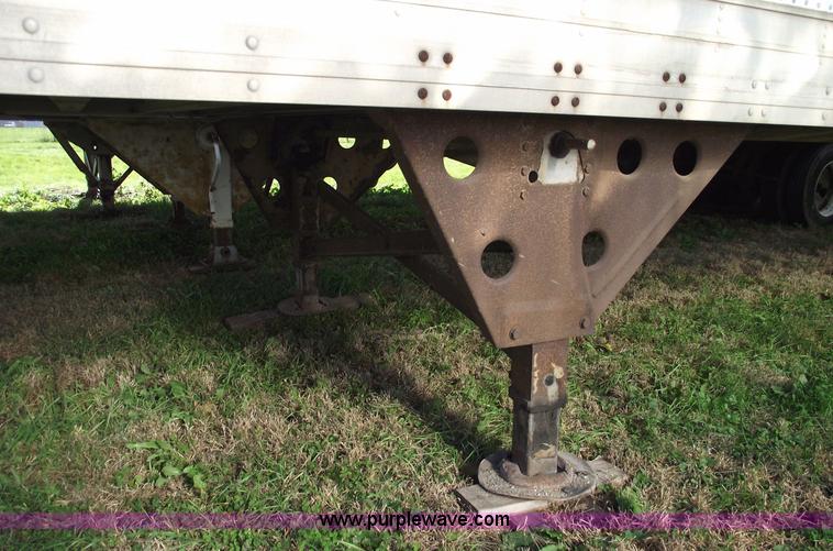 image for item 5509 1990 Utility VS24 48' van trailer