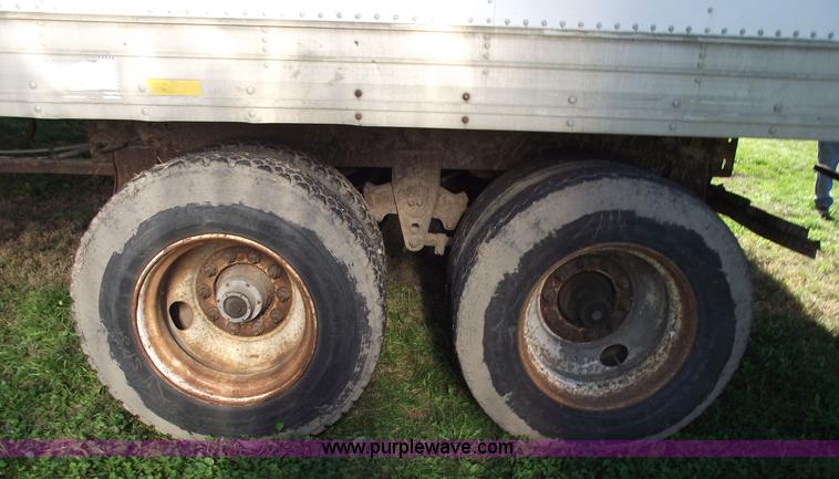 image for item 5509 1990 Utility VS24 48' van trailer
