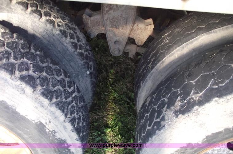 image for item 5509 1990 Utility VS24 48' van trailer