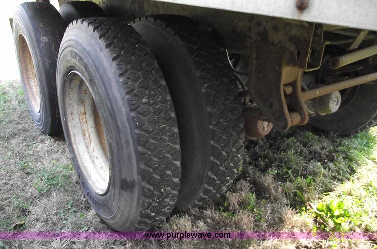 image for item 5509 1990 Utility VS24 48' van trailer