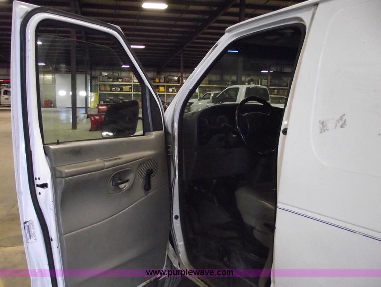 image for item 5531 1997 Ford Econoline E250 van