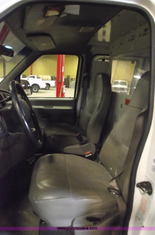 image for item 5531 1997 Ford Econoline E250 van
