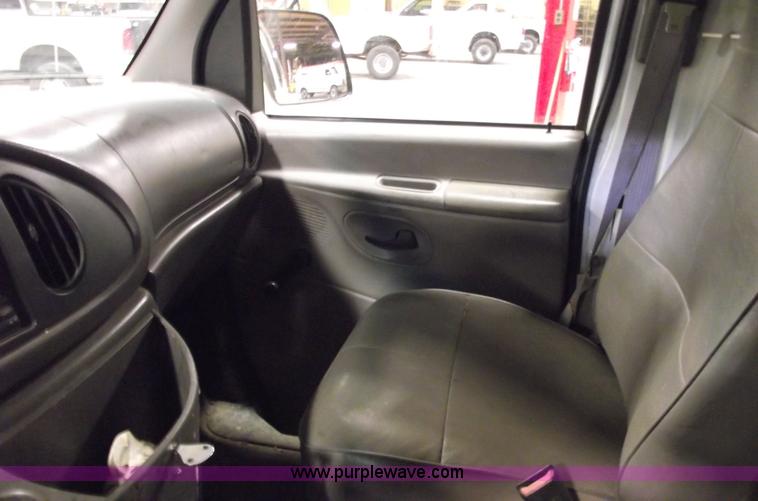 image for item 5531 1997 Ford Econoline E250 van