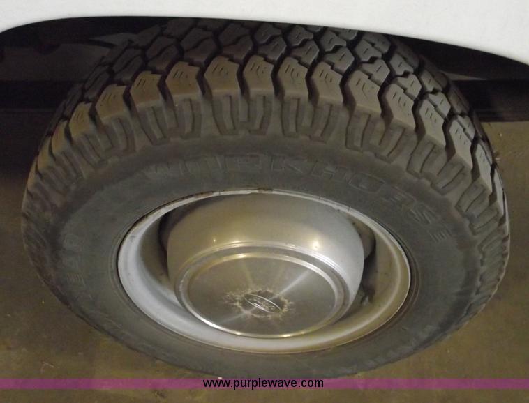 image for item 5531 1997 Ford Econoline E250 van