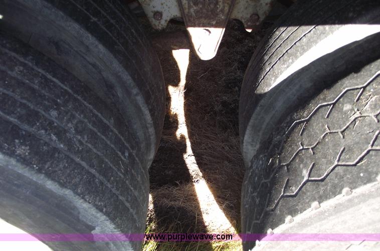 image for item 5532 1986 Great Dane 744TL 48' van trailer