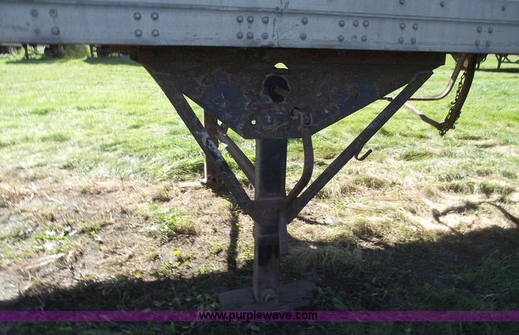 image for item 5532 1986 Great Dane 744TL 48' van trailer