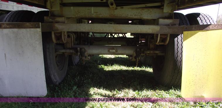 image for item 5533 1992 Trailmobile 01JA 48' van trailer