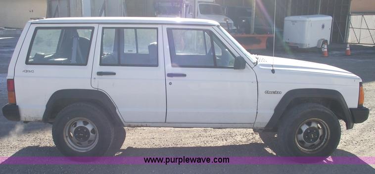 image for item 5540 1994 Jeep Cherokee SE