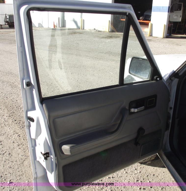 image for item 5540 1994 Jeep Cherokee SE