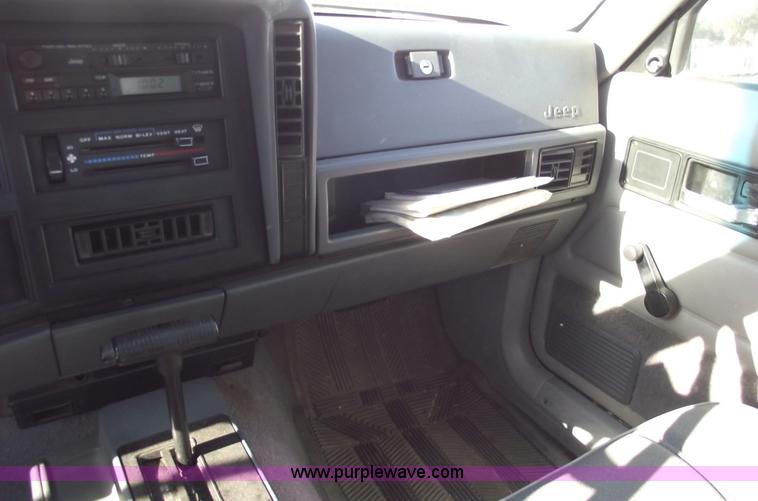 image for item 5540 1994 Jeep Cherokee SE