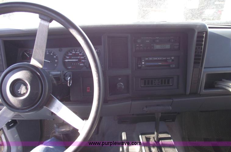 image for item 5540 1994 Jeep Cherokee SE