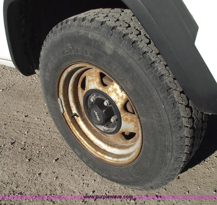 image for item 5540 1994 Jeep Cherokee SE