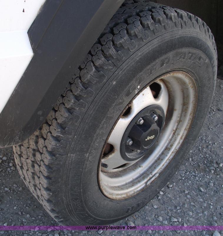 image for item 5540 1994 Jeep Cherokee SE