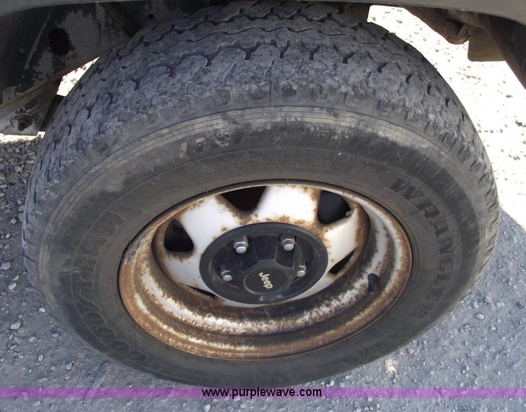 image for item 5540 1994 Jeep Cherokee SE