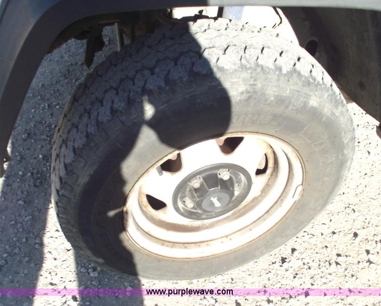 image for item 5540 1994 Jeep Cherokee SE