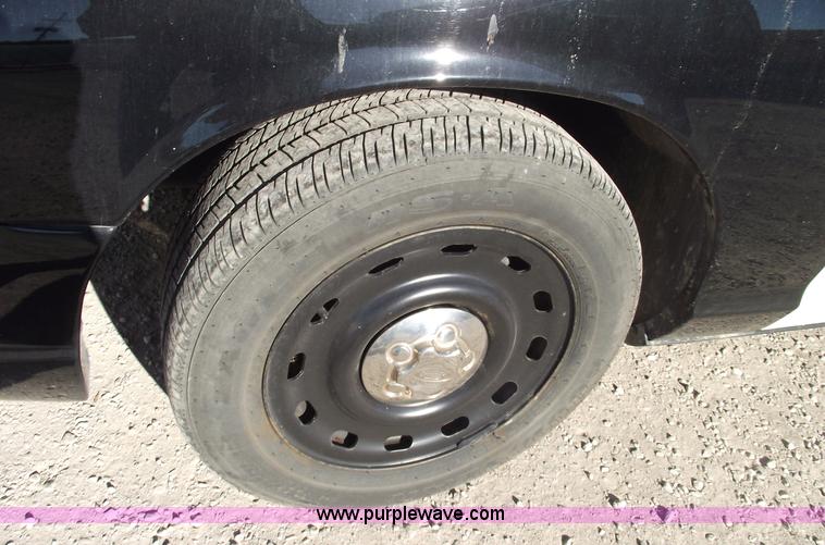 image for item 5541 2007 Ford Crown Victoria Police Interceptor