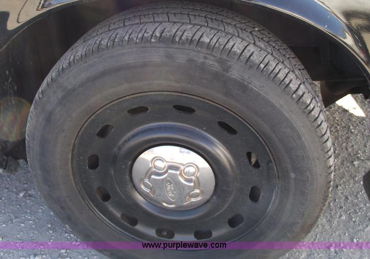 image for item 5541 2007 Ford Crown Victoria Police Interceptor