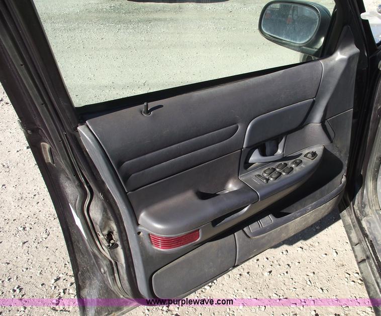 image for item 5542 2000 Ford Crown Victoria Police Interceptor