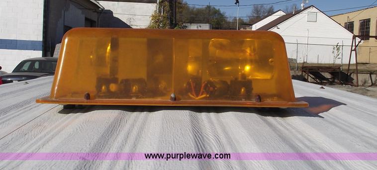 image for item 5543 1998 Ford Ranger extended cab pickup truck with topper